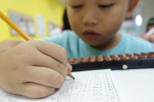 そろばんは効果ない?小学生におすすめの習い事は今でもそろばん