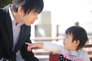 父親の子育てにまつわる悩みとは？子供は父親の背中を見て育つ！！